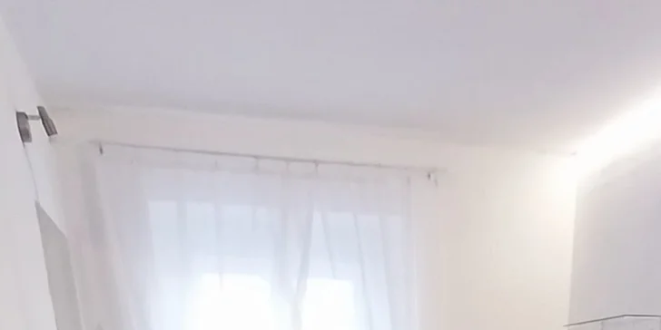 Chůze jako po obláčku: Suchá pedikúra s thajskou masáží nohou