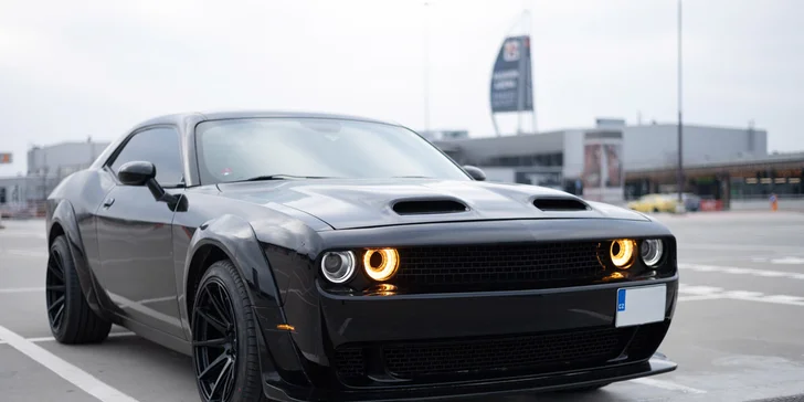 Superjízda v nadupaném Dodge Challenger na 15–50 minut i pronájem třeba na celý den