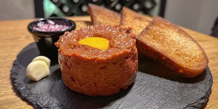 Tatarák v sympatické kavárně v centru Loun: 250 nebo 500 gramů