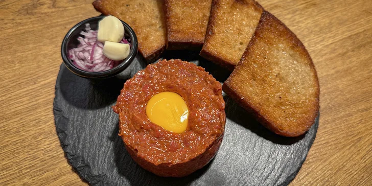 Tatarák v sympatické kavárně v centru Loun: 250 nebo 500 gramů