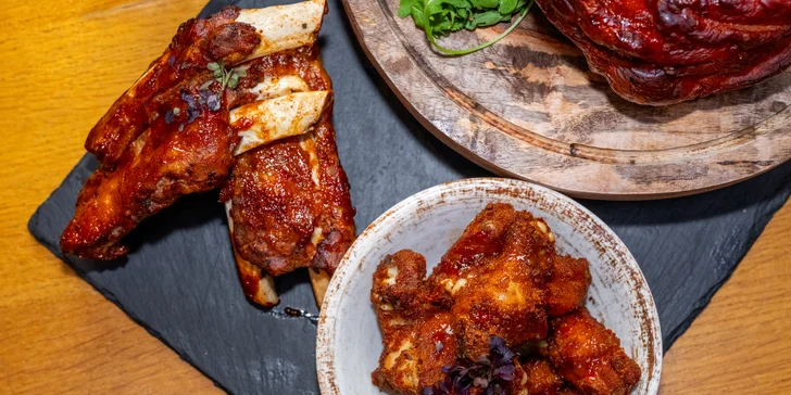 Masové prkno s kolenem, žebry, křídly a tatarákem, hodina bowlingu i 8 velkých piv