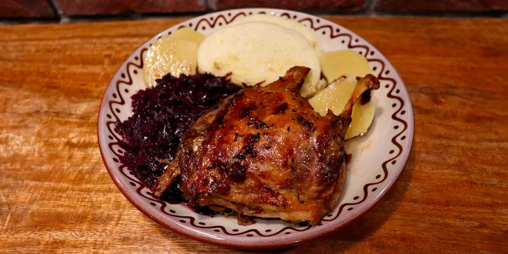 Valašské hody z regionálních specialit: 6 chodů včetně kachny a přípitku pro 2 osoby