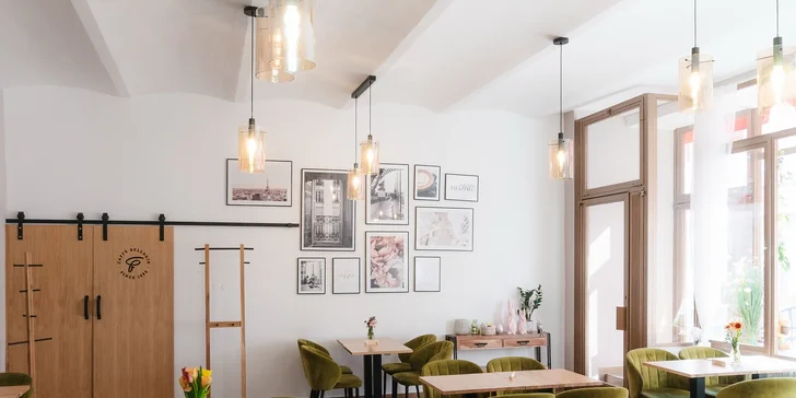 Sladká pauza v srdci Loun: svařené víno a prezidentský koláč pro 1 či 2 osoby