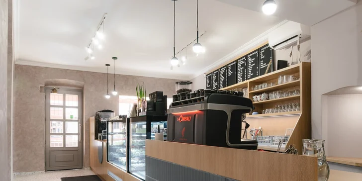 Sladká pauza v srdci Loun: svařené víno a prezidentský koláč pro 1 či 2 osoby