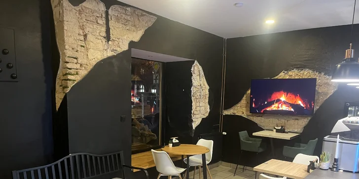 Rozmanité sushi sety s 24-64 kousky, miso či tom yum polévkou, edamame i limonádou