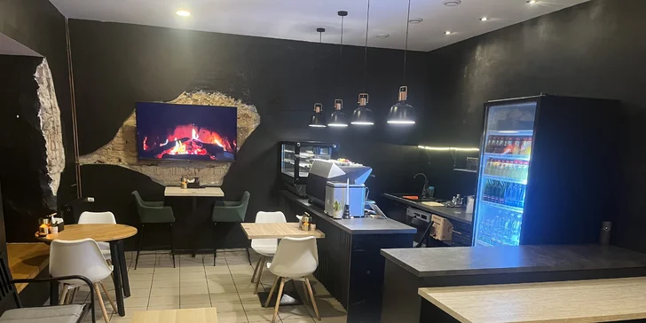 Rozmanité sushi sety s 24-64 kousky, miso či tom yum polévkou, edamame i limonádou