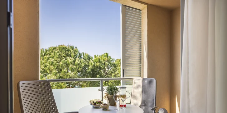 Rodinná dovolená na Istrii: 4* apartmánový resort přímo u moře, snídaně i polopenze