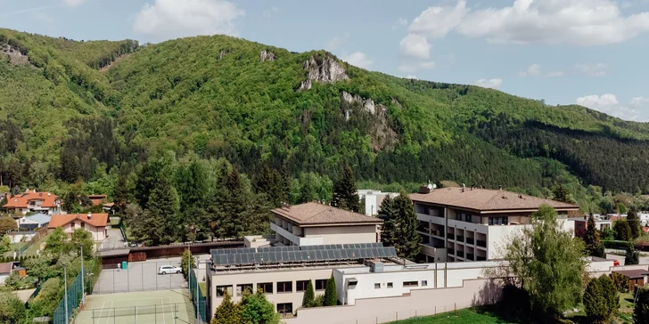 Wellness hotel v Rajeckých Teplicích: neomezený relax, polopenze a mnoho aktivit