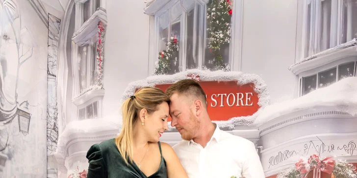 Vánoční focení ve studiu pro 5 osob: 10 upravených snímků, vyzdobený ateliér, na výběr 3 pobočky