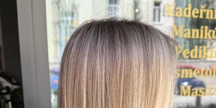 Vlasová proměna: dámský střih, barvení odrostů i celých vlasů