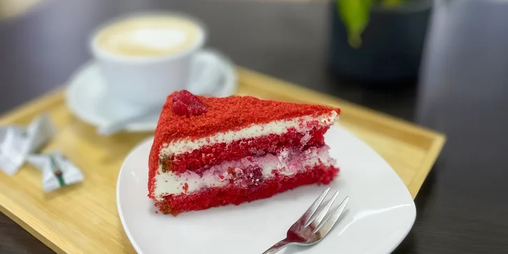 Dezert dle výběru a limonáda nebo káva v kavárně se solnou jeskyní