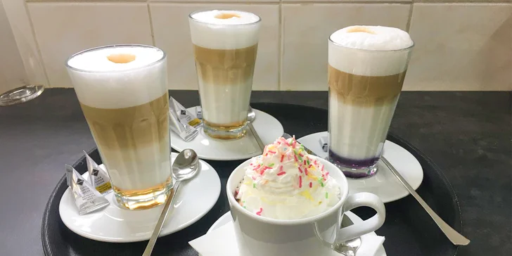 Dezert dle výběru a limonáda nebo káva v kavárně se solnou jeskyní