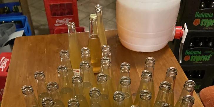 Kurz výroby cideru pro 1 nebo 2 osoby a 2–4 l výsledného nápoje jako výslužka