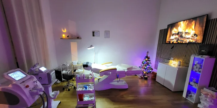 Mikrojehličkování nebo karbonový peeling pro omlazení a obnovu pleti