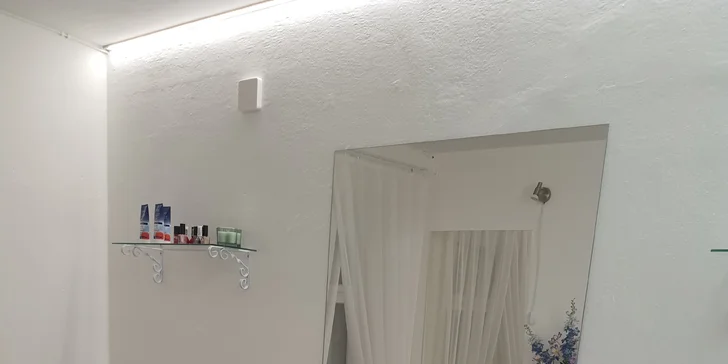 Chůze jako po obláčku: Suchá pedikúra s thajskou masáží nohou