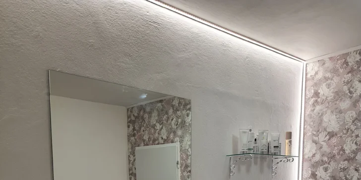 Chůze jako po obláčku: Suchá pedikúra s thajskou masáží nohou