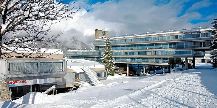 Lyžování v Dolomitech: 3* hotel s polopenzí, krytý bazén, 100 metrů od skiareálu, 6denní skipas