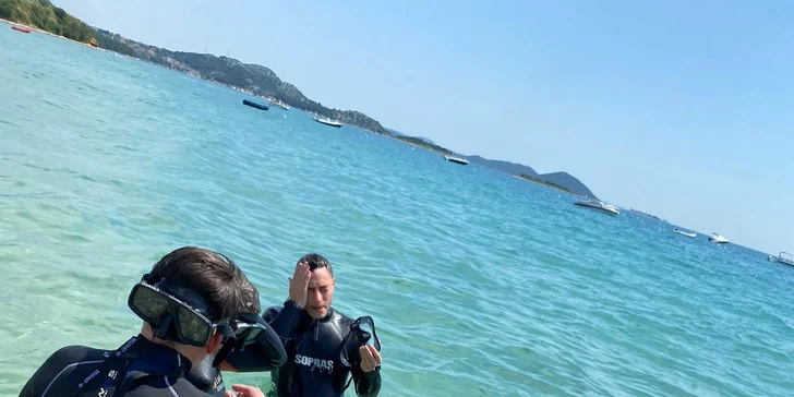 Ponořte se do nového světa: Kurz potápění na zkoušku v bazénu i volné vodě pro 1–4 osoby