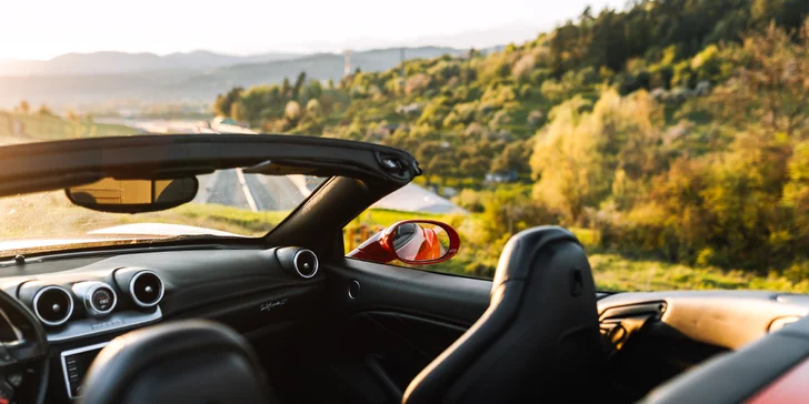 Vstříc adrenalinu: jízda v supersportu –⁠⁠⁠⁠⁠⁠ Ferrari, Lamborgini i Mustang, 20–⁠⁠⁠⁠⁠⁠40 minut