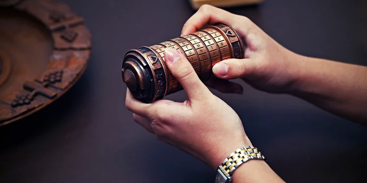 Úniková hra Templáři & tajuplný řád Asasínů na Vinohradech pro 2–6 hráčů