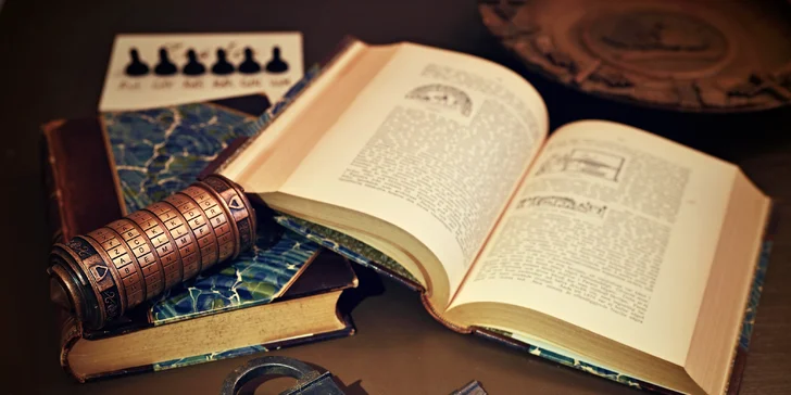 Úniková hra Templáři & tajuplný řád Asasínů na Vinohradech pro 2–6 hráčů