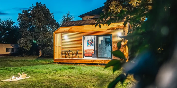 Za romantikou do Ostravy: tiny house s kuchyní, Netflixem i terasou s posezením