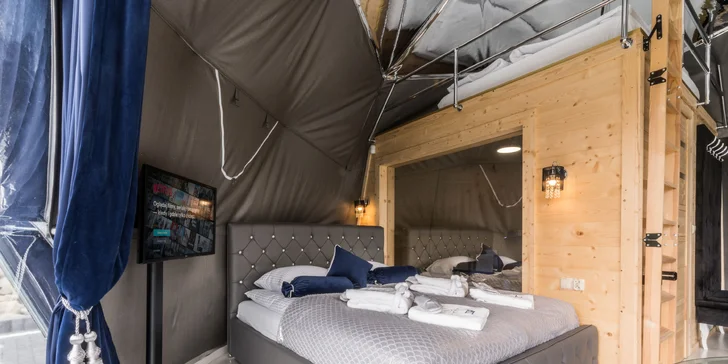 Romantika v luxusních kupolích: privátní vířivka, snídaně, minibar i výhled na hory