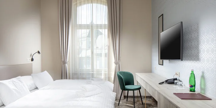 Zrekonstruovaný hotel v centru Františkových Lázní: snídaně či plná penze, bazén i procedury