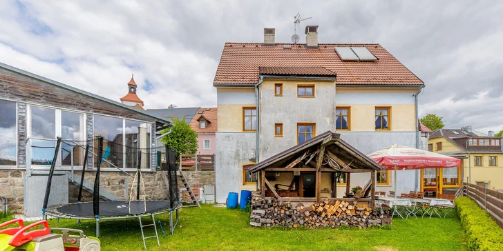 Krušné hory i s jídlem: vybavený apartmán nebo chalupa až pro 14 osob