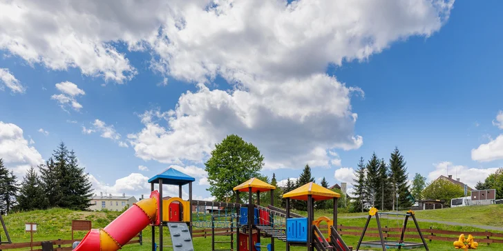 Krušné hory i s jídlem: vybavený apartmán nebo chalupa až pro 14 osob