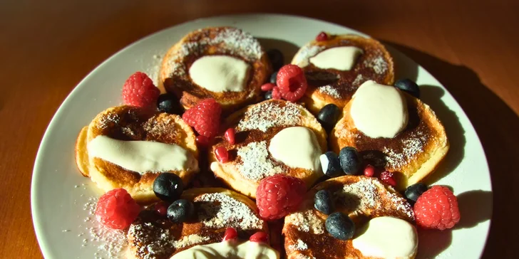 Brunch s lívanci nebo avo toastem, káva a limonáda pro 1 nebo 2 osoby