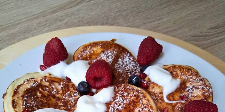 Brunch s lívanci nebo avo toastem, káva a limonáda pro 1 nebo 2 osoby