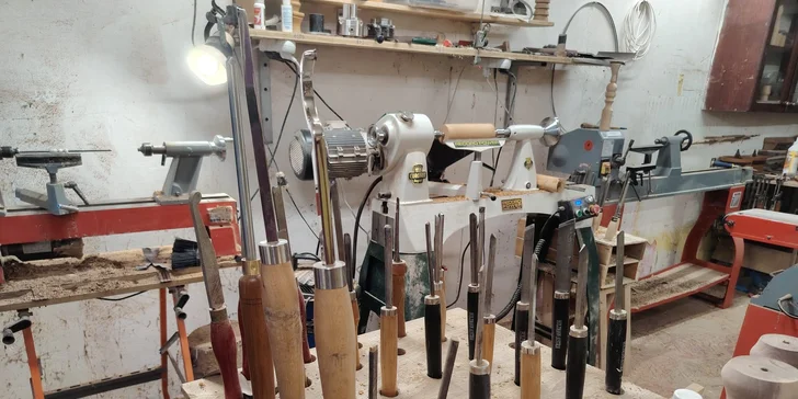 Objevte krásu práce se dřevem: celodenní kurz soustružení i výroby mlýnků