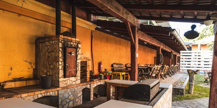 Pobyt na farmě s koňmi, prasátky i ovcemi kousek od Mosteckého jezera i vč. snídaní