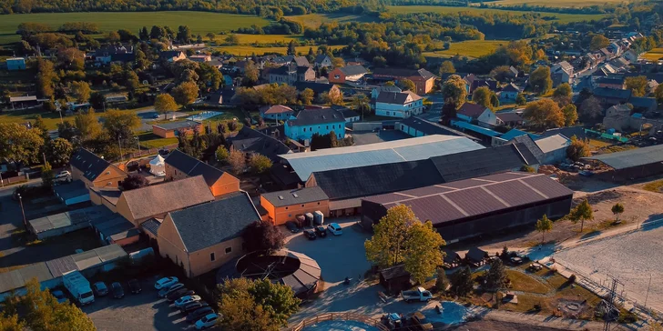Pobyt na farmě s koňmi, prasátky i ovcemi kousek od Mosteckého jezera i vč. snídaní