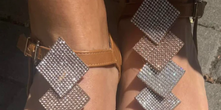 Luxusní mokrá pedikúra pro dokonalý relax či precizní suchá péče pro citlivé nožky