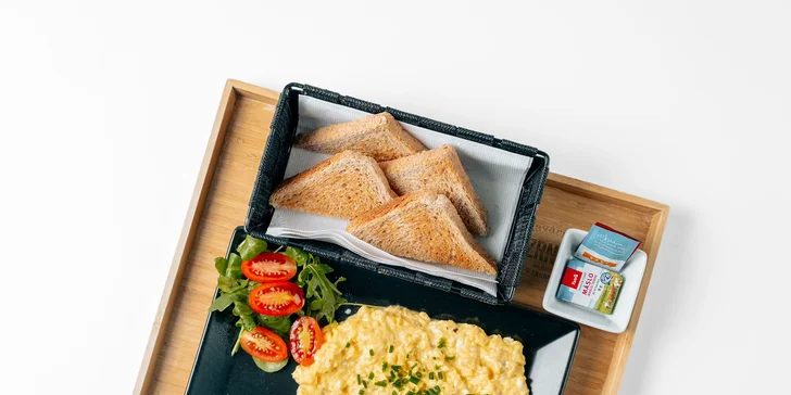 Brunch s kávou a limonádou nebo kafe s dortem pro 1 nebo 2 osoby