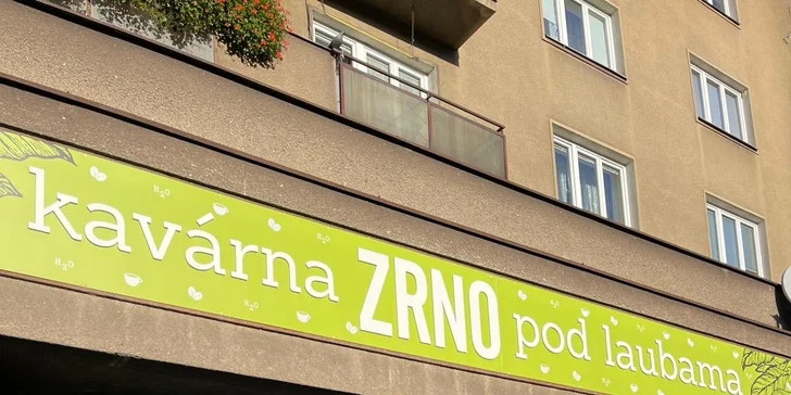 Brunch s kávou a limonádou nebo kafe s dortem pro 1 nebo 2 osoby