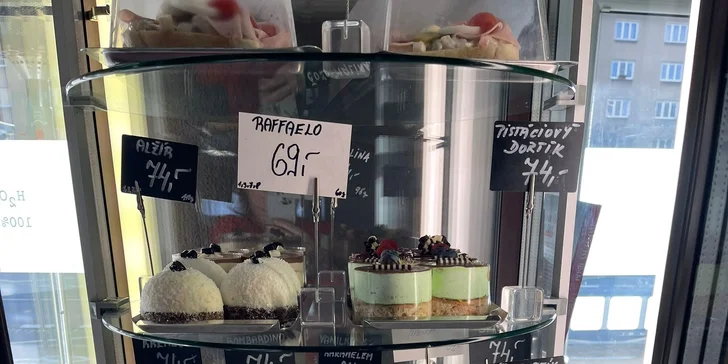 Brunch s kávou a limonádou nebo kafe s dortem pro 1 nebo 2 osoby