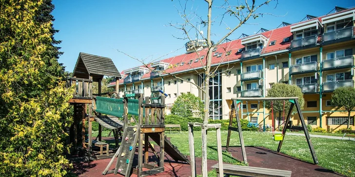 Hotel 300 metrů od Balatonu: neomezený wellness a polopenze