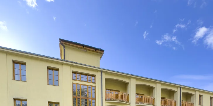Hotel ve Starém Smokovci s polopenzí a vstupem do bazénu