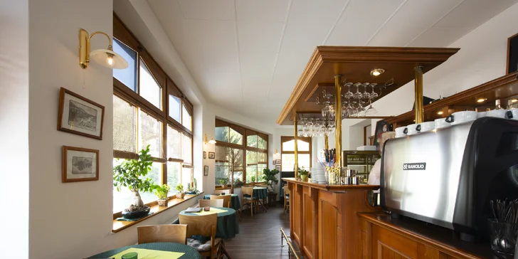 Hotel ve Starém Smokovci s polopenzí a vstupem do bazénu