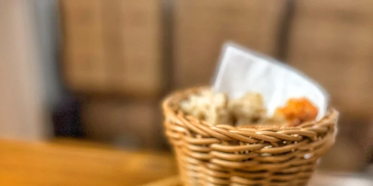 Degustace vína či nealko vína vč. tapas a výkladu, pro 1 i 2 osoby