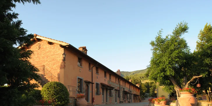 4* hotel u Florencie: snídaně či polopenze, v létě bazén, možnost projížďky na koni