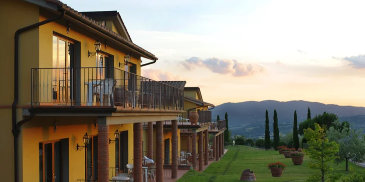 4* hotel u Florencie: snídaně či polopenze, v létě bazén, možnost projížďky na koni