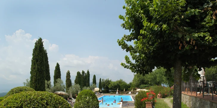 4* hotel u Florencie: snídaně či polopenze, v létě bazén, možnost projížďky na koni