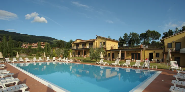 4* hotel u Florencie: snídaně či polopenze, v létě bazén, možnost projížďky na koni