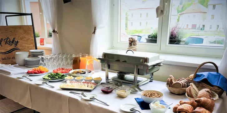 Dovolená v Posázaví: rodinný penzion se snídaní, výhled na hrad Ledeč