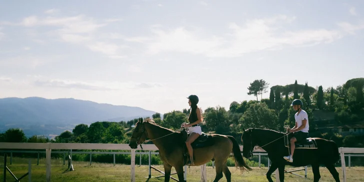 4* hotel u Florencie: snídaně či polopenze, v létě bazén, možnost projížďky na koni