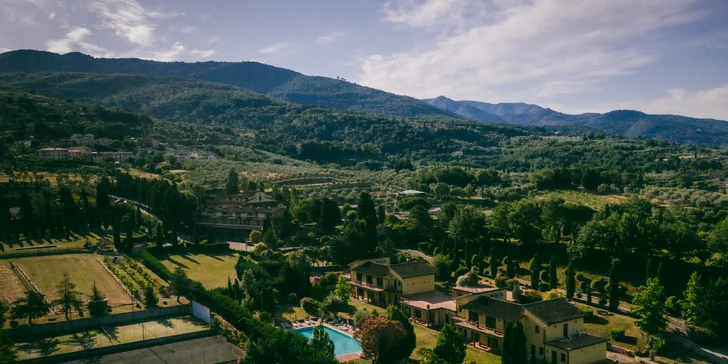 4* hotel u Florencie: snídaně či polopenze, v létě bazén, možnost projížďky na koni